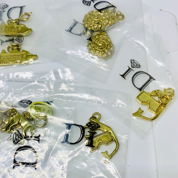 Diamonds Int. Travel theme charms 17 charm lot - Picture 4 of 4